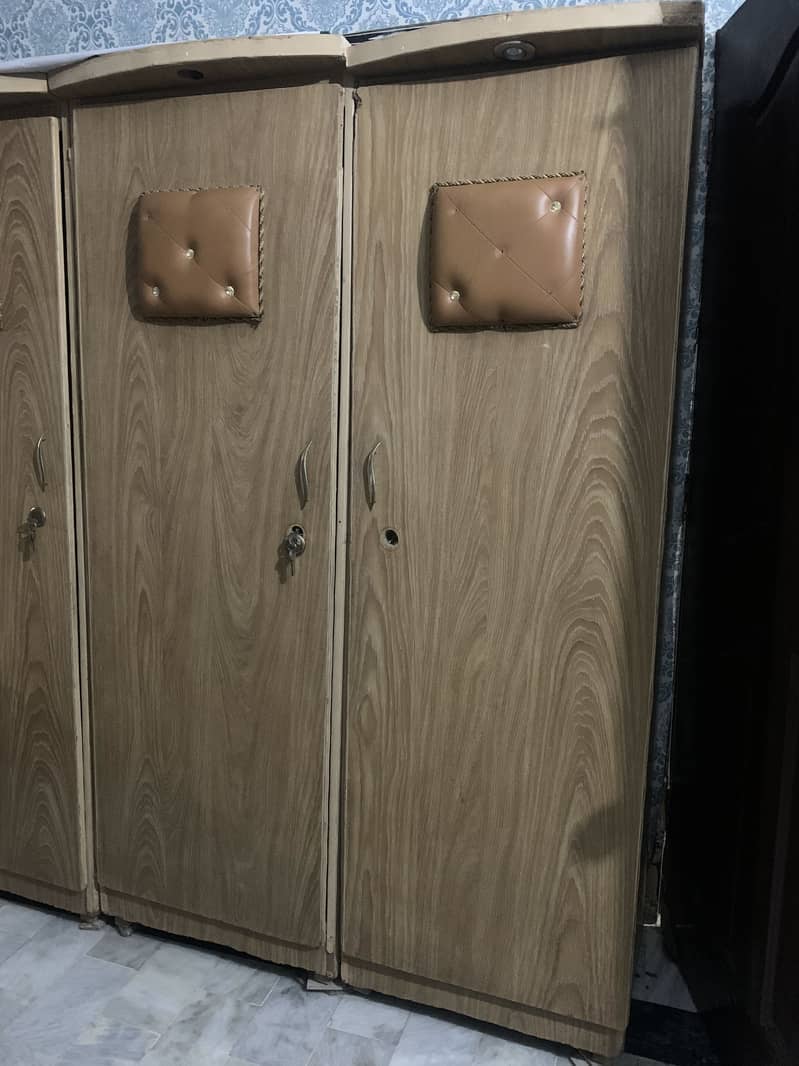 Dressing table And wardrobe 0