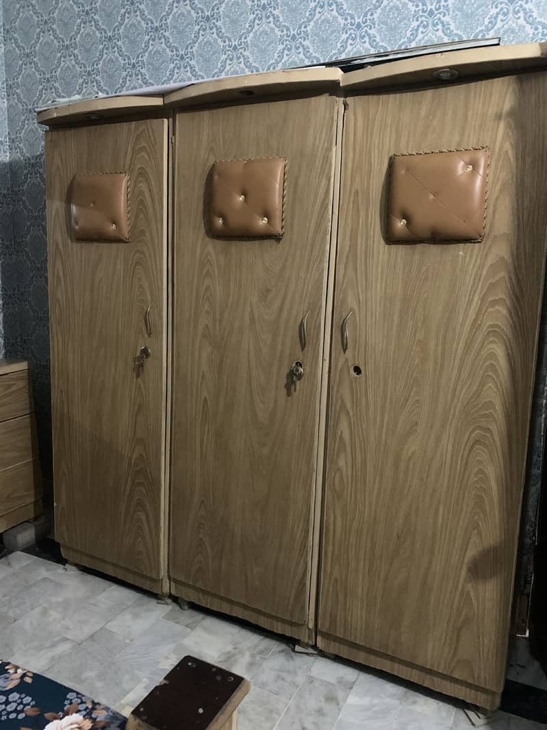 Dressing table And wardrobe 1