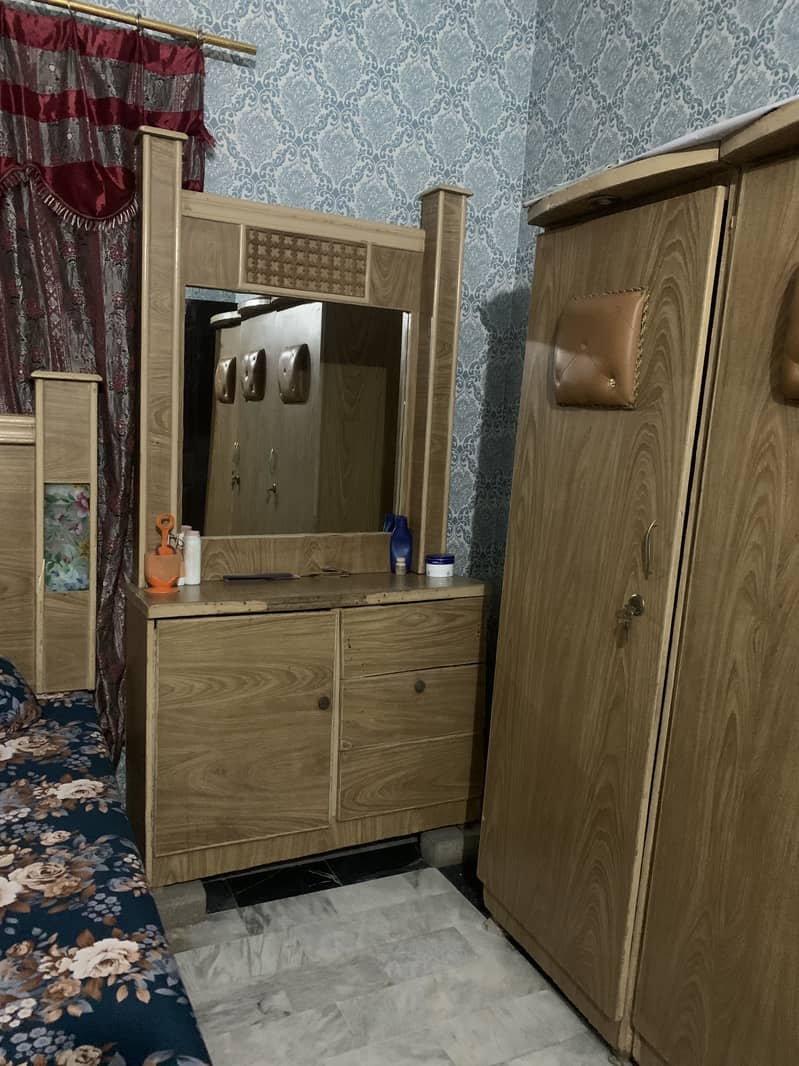 Dressing table And wardrobe 2
