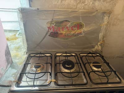 Brand new 3 burner gas stove with oven