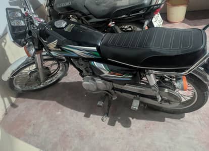 engine bilkul zero hy Sara bike ok hy model 2022-23 hy