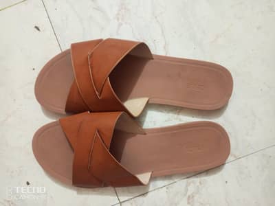 Selling my comfortable branded Size 39 slippers