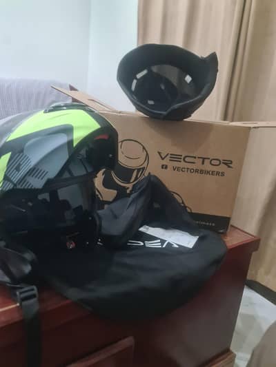 Vector helmet . 03042215559. Wash able . Exchange possible.