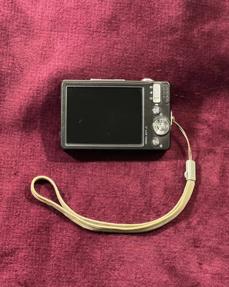 Benq E1420 Digital Camera 0