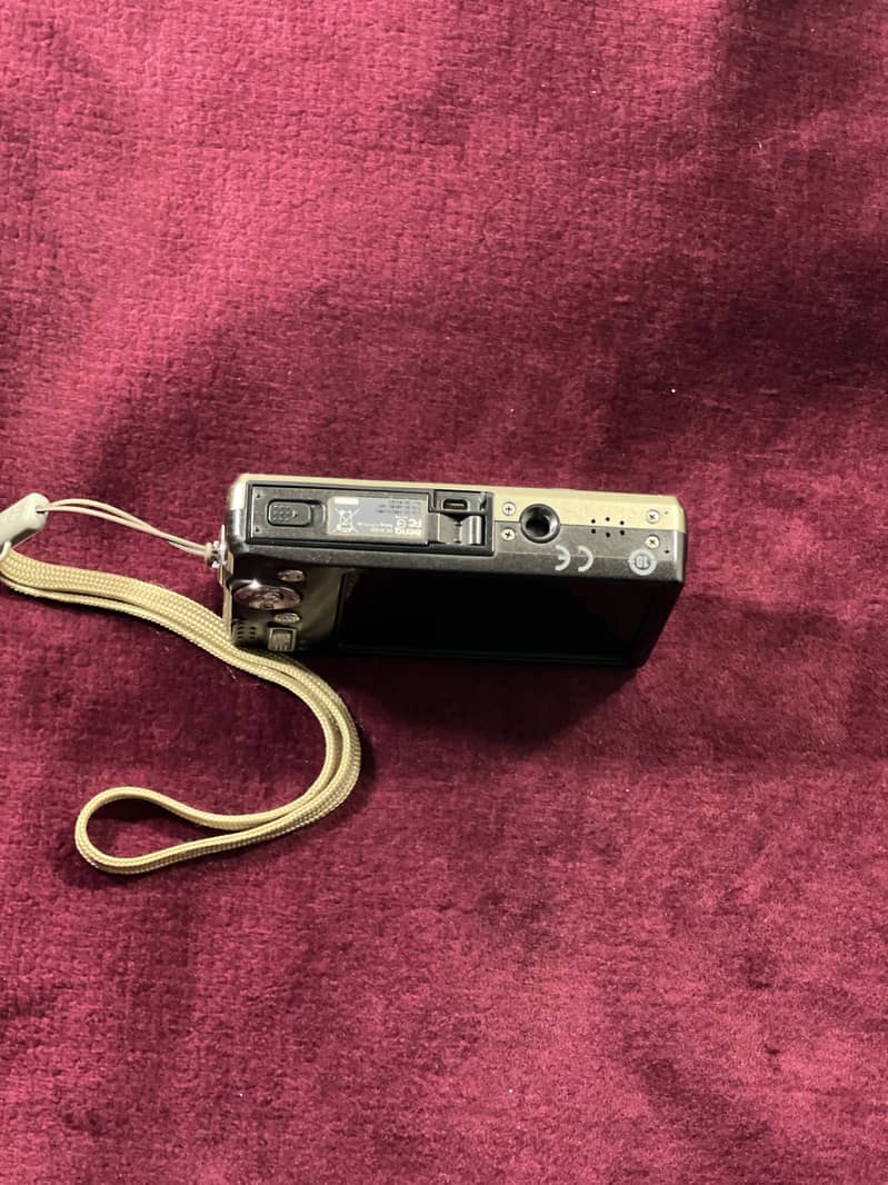 Benq E1420 Digital Camera 1