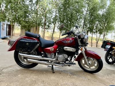 HYOSUNG AQUILA GV 250 SUZUKI BRAND