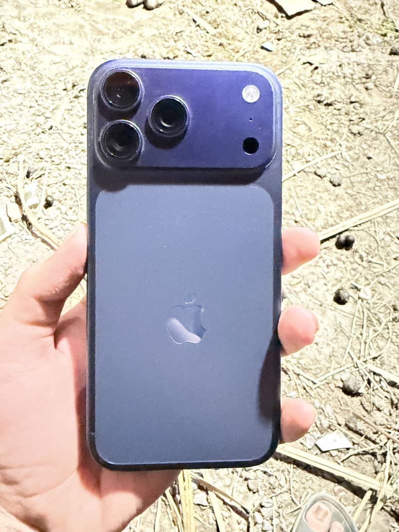 IPHONE 17 pro max 3