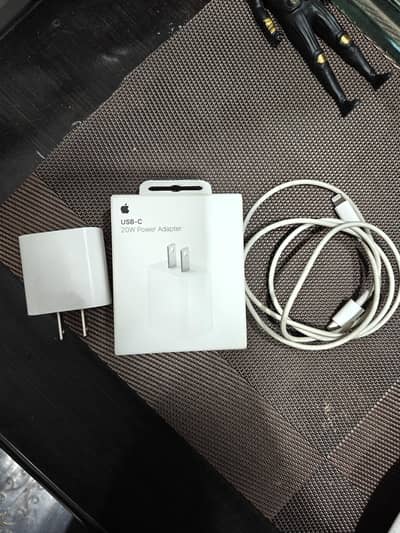 iphone 20 watt 100% orignal charger with orignal lightening cabel
