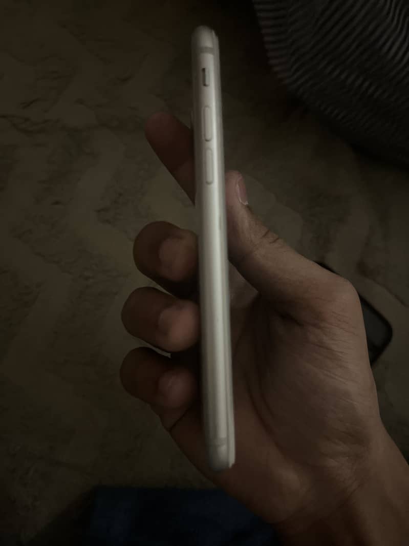 iPhone 8 4