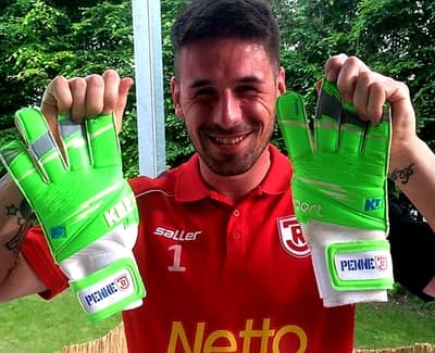 goalkeeper gloves best quality export
