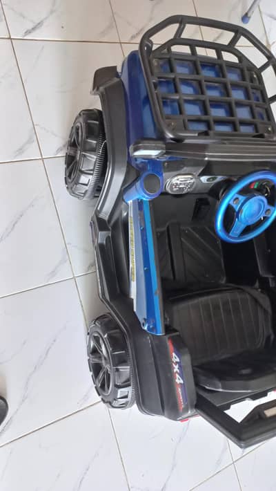auto jep with dancing or music