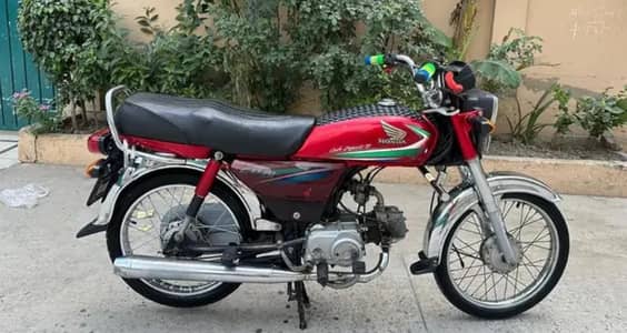 CD 70 bike, 2016 model. contact 0/3/31/55/40/469