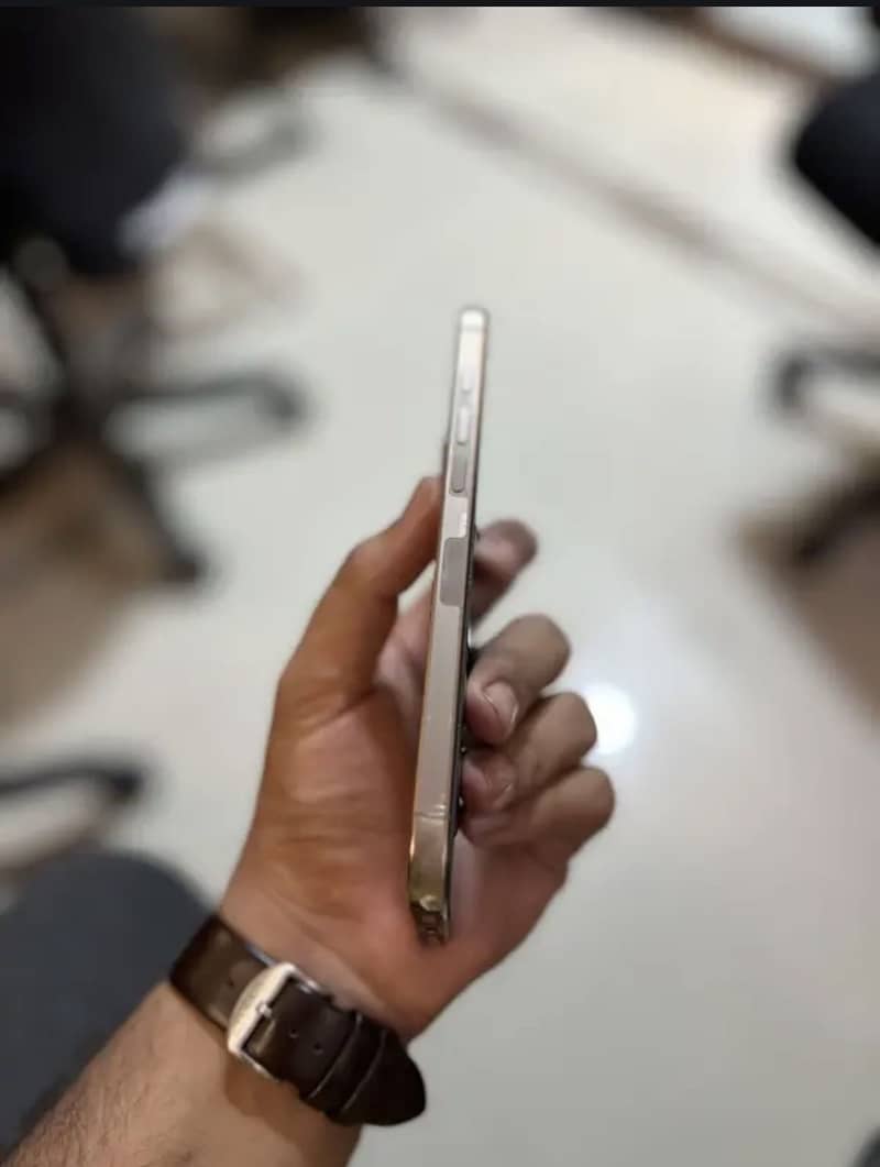 Iphone 16 pro max 1