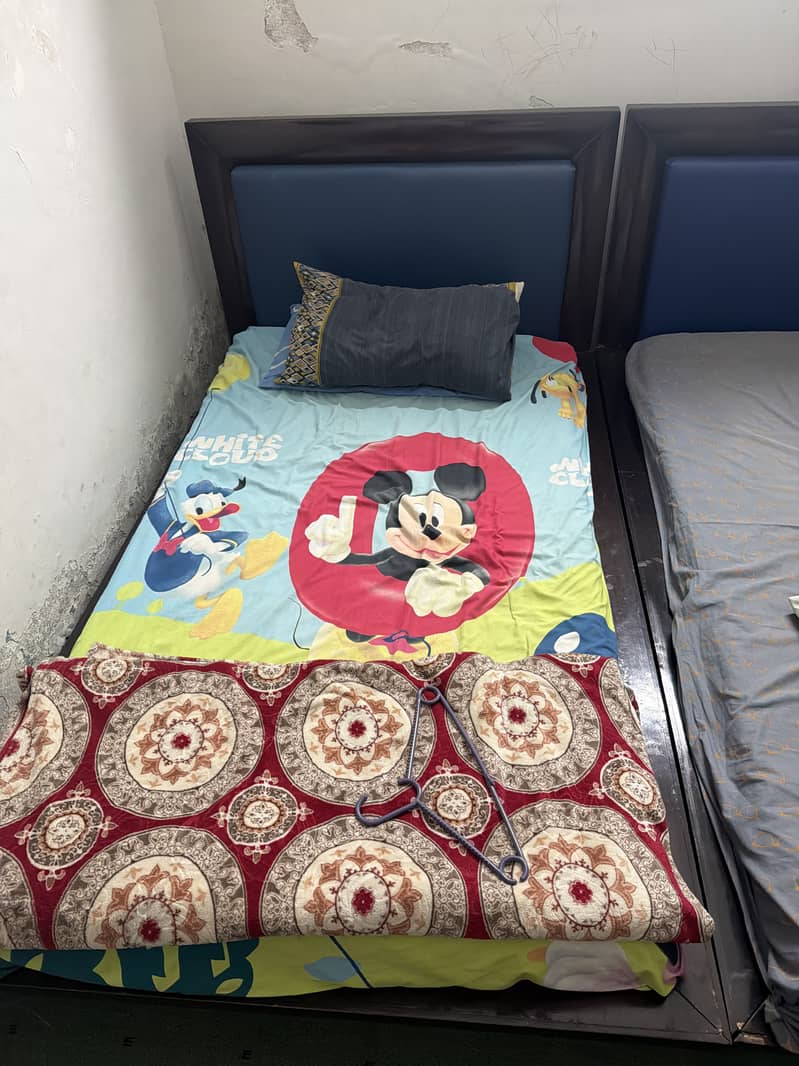 Single bed 2 pair 2