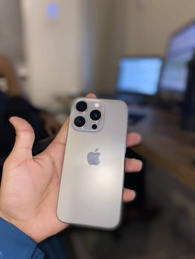 I phn 15 pro Natural titanium
