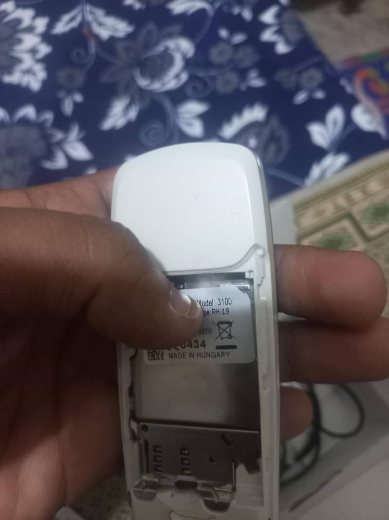 NOKIA 3100 4
