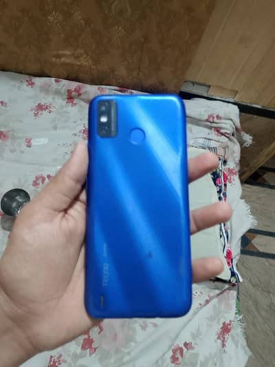 tecno spark 6 go 4/64  only mobile hai or only glass break hai halka