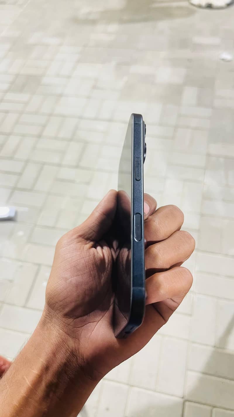 Apple iPhone 16 1