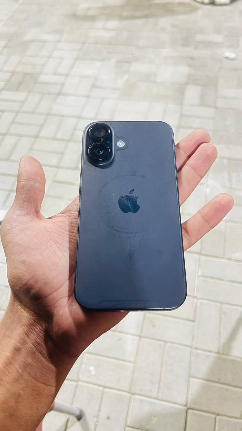 Apple iPhone 16 2