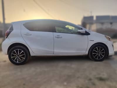 Toyota Aqua S Push Start 2015 | 24 KM/L Average | Genuine Condition