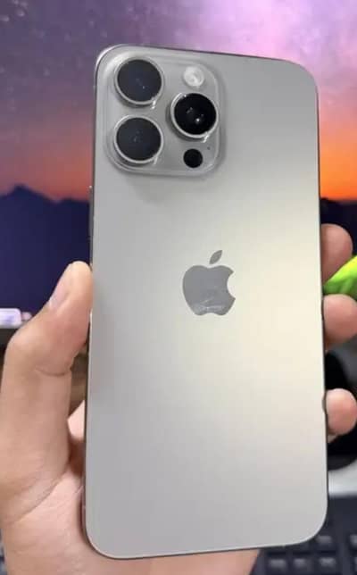 I'm selling my Iphone 15 pro max 10 by 10 condition