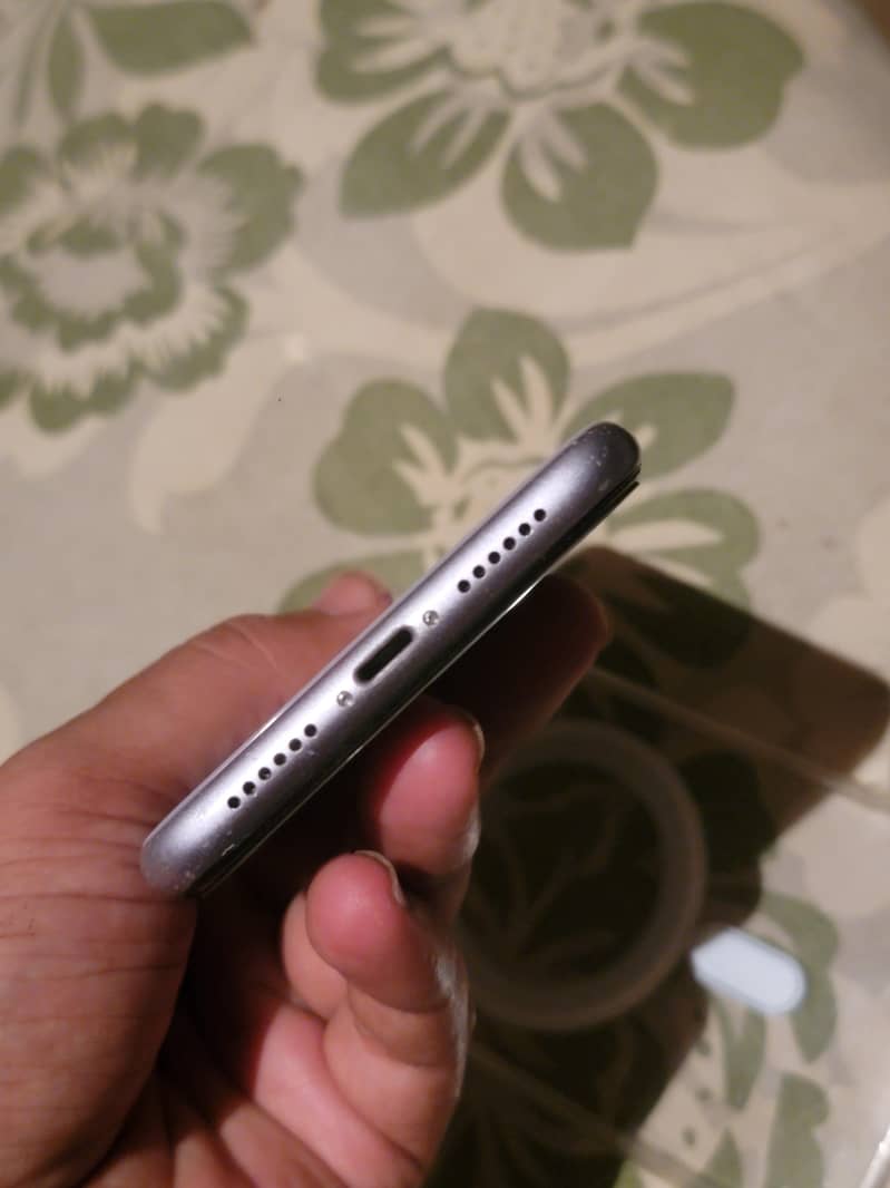 IPhone 11 3