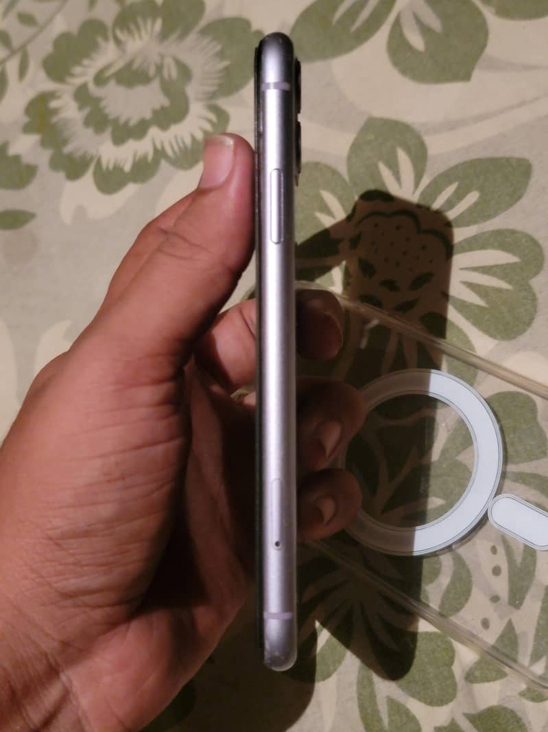 IPhone 11 4