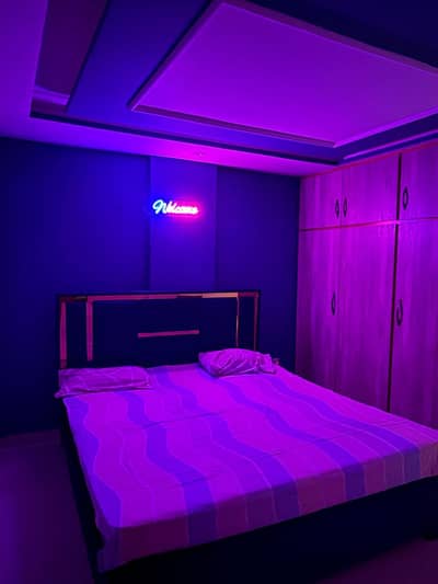 One bedroom apartment available on daily weakly basis in bahria town lahore and also available on short stay like 3/4 hours for couples and families