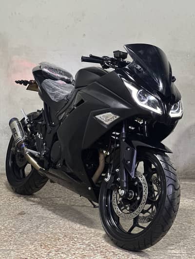 Kawasaki ninja zx10r 250cc 2023 model ( sports heavy bike )