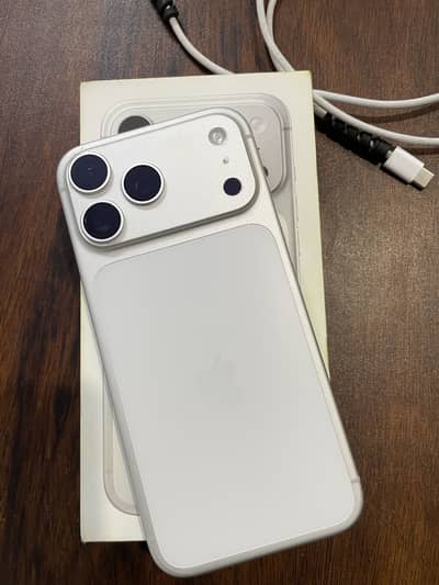 iPhone 17 Pro Max JV
