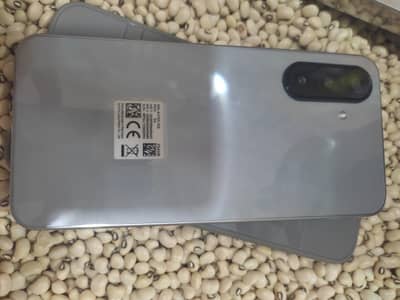 New phone ha 5 day use howa complete box ha Samsung a17 ha option ni a