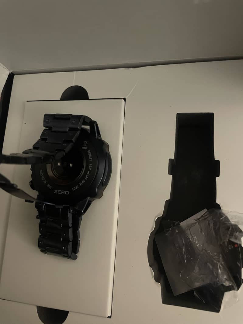 Zero Revolt smart watch 1