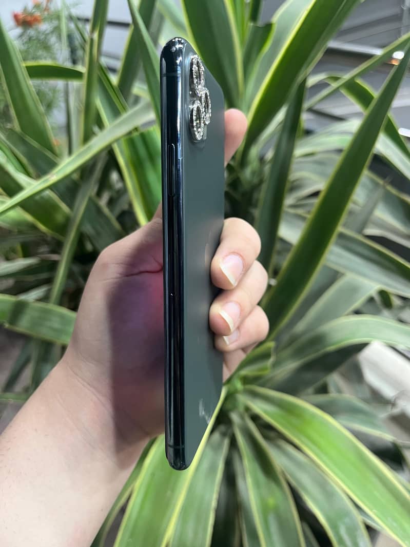 iphone 11 pro max 4