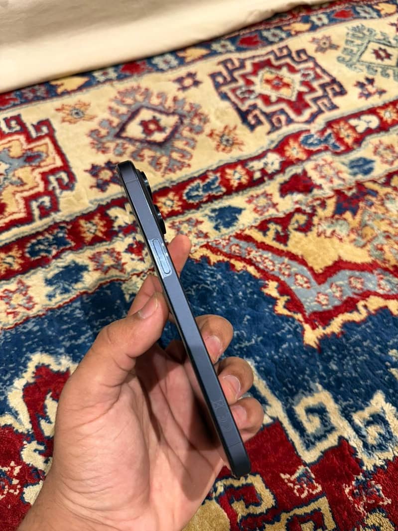 iPhone 15 Pro Max 2