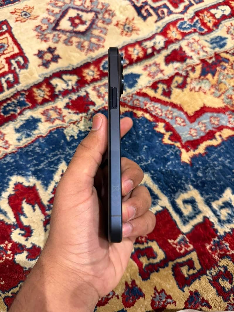 iPhone 15 Pro Max 3