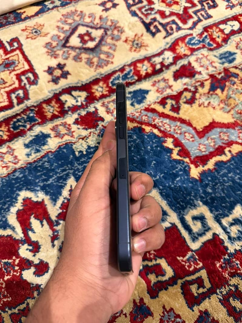 iPhone 15 Pro Max 5