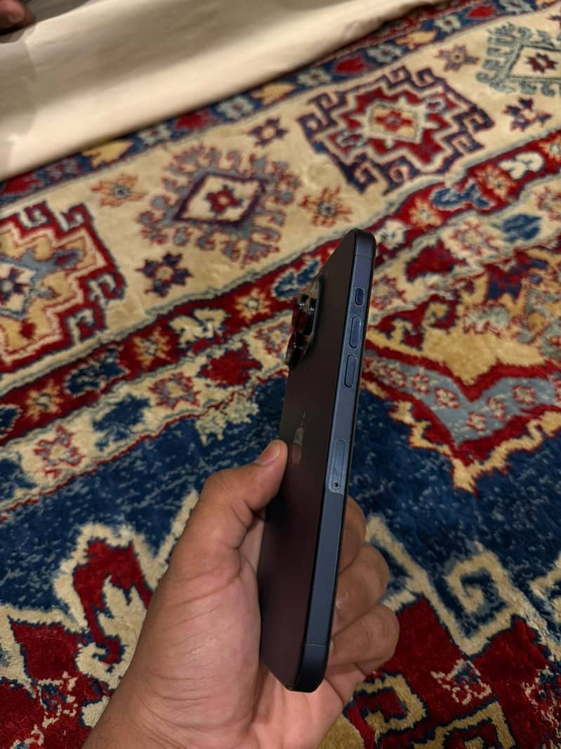 iPhone 15 Pro Max 6
