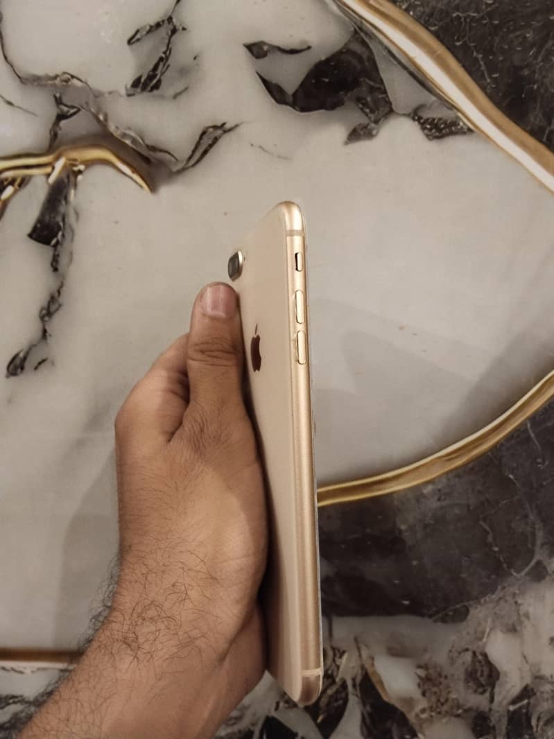 iphone 8 plus (10/10 condition) 1