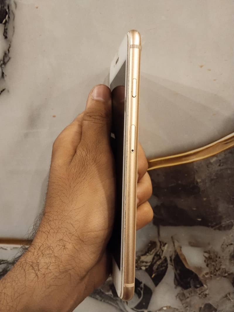 iphone 8 plus (10/10 condition) 2