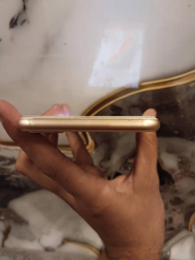 iphone 8 plus (10/10 condition) 4