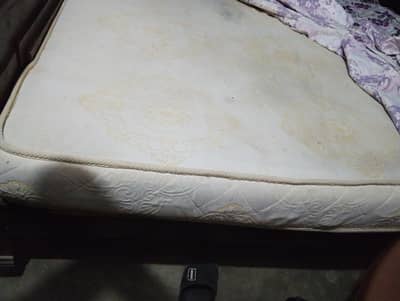 Dura foam mattress urgent sale 3 years use