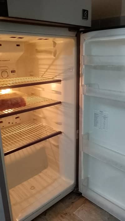 WHIRLPOOL NO FROAST REFRIGERATOR FOR SALE