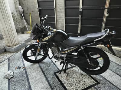 Yamaha ybr 125 2023 model black colour