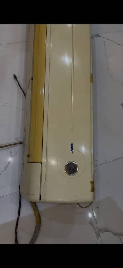 Orient ac 1.5 ton neat clean no damage no repair indoor outdoor both