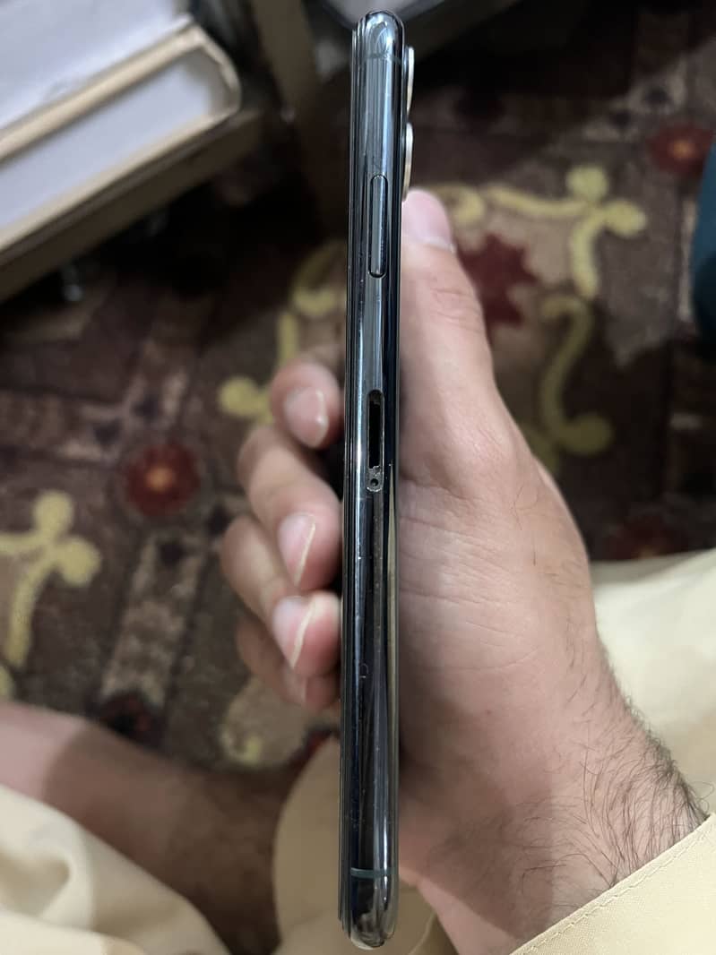 iPhone 11 Pro Max 1
