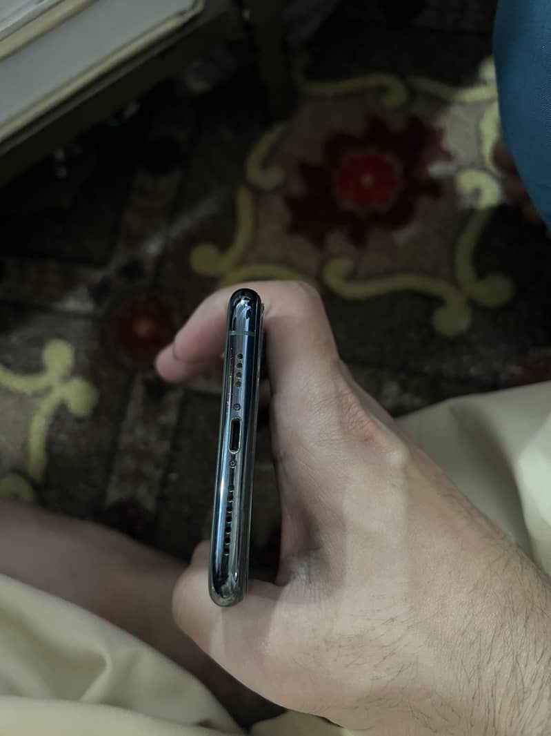 iPhone 11 Pro Max 2