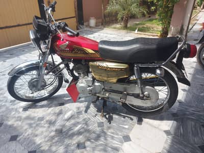 Honda 125 self start gold edition