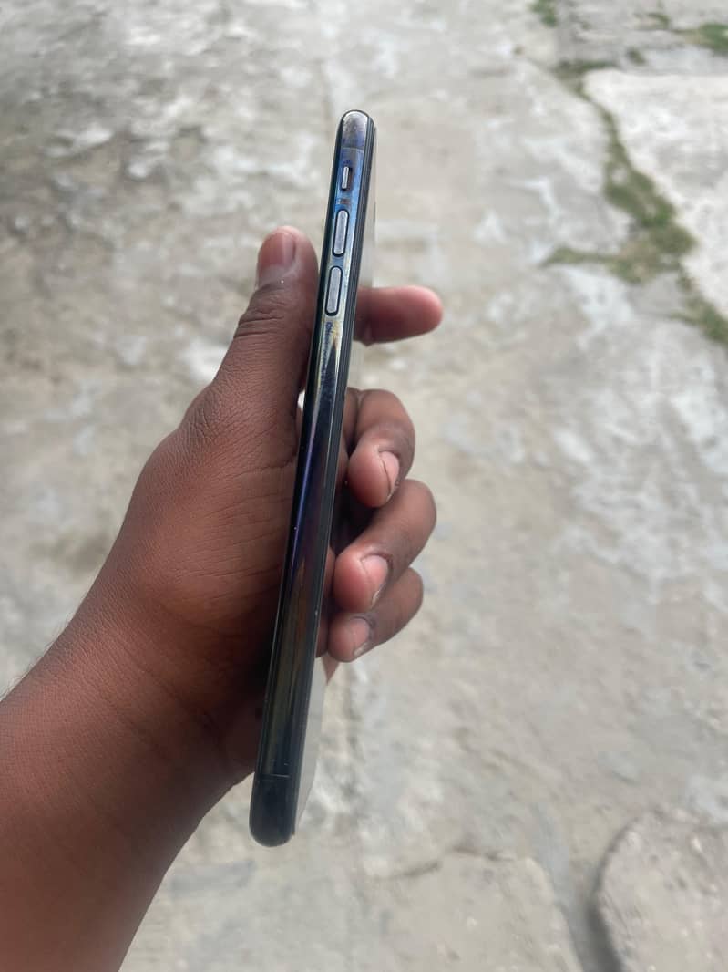xs max 3