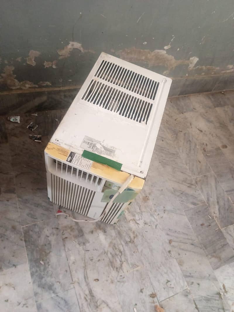 Window AC for Sale | Excellent Cooling| 10/7condition Working Perfectl 4