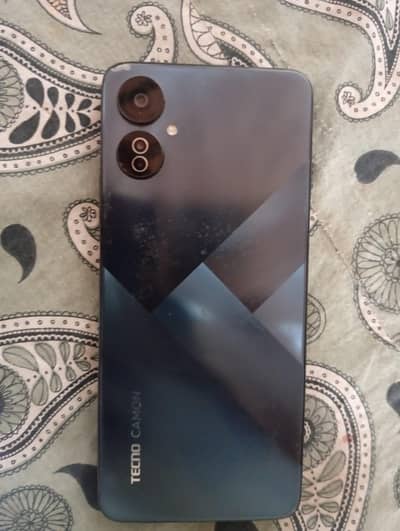 6 GB Ram 128 GB Rom front Camera 32M back 48M Triple camera